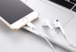noise isolating lightning earbuds for smartphone
